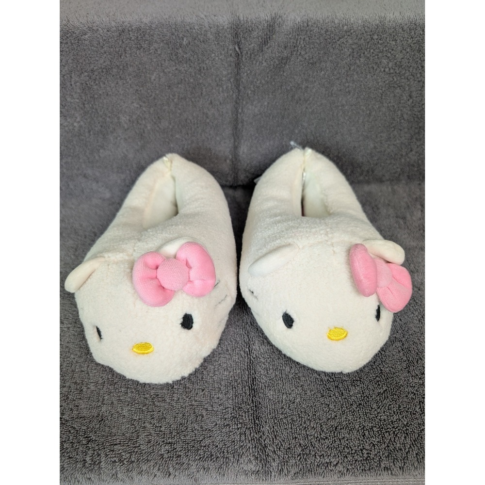 Hello Kitty Forever 21 White Plush Character Slippers Size S 5-6 012744650102